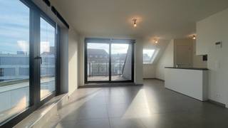 AlgemeenIn de Felix D’Hoopstraat in Tielt bevindt zich dit recent gebouwde en stijlvolle duplexappartement, gelegen op de tweede verdieping van...