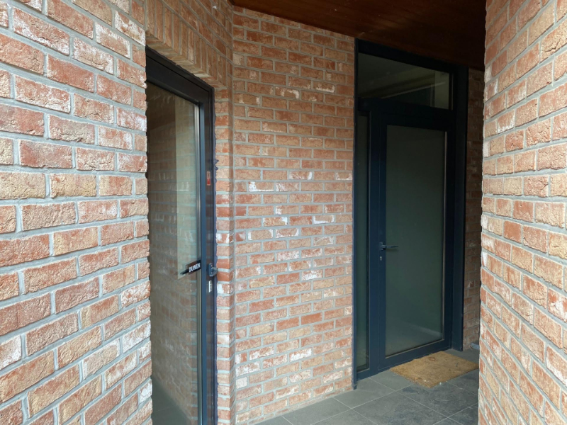 Ruim kantoor of handelsruimte (400m² kan nog opgesplitst worden) nabij centrum Geel. Extra parkeergelegenheid mogelijk. - foto 4