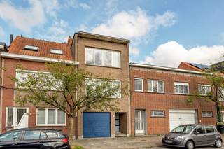 Gelegen in de wijk Duivelshoek, vlakbij Steytelinckpark en Park van Eden, biedt deze woning een rustige maar centrale ligging. Op wandelafstand...