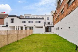 Prachtig gerenoveerd appartement (105 m²) met 2 slk’s en ruime tuin (190 m²) nabij centrum Mechelen.BEKIJK ZEKER ONZE (VIRTUELE) GRONDPLANNEN EN...