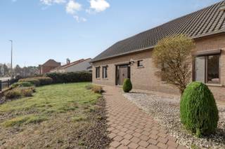 Gezinswoning te koop in Klein-Vorst, LaakdalOp Verboekt, nabij het centrum van Klein-Vorst (Laakdal), vinden we deze ruime gezinswoning terug. De...