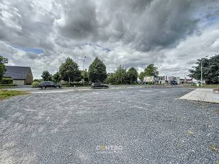 Benaderende OPPERVLAKTEN:Gelijkvloers: 230 m2Ruime parkeergelegenheid: 25-tal wagens (toegankelijk via 2 straten).INDELING:Gelagzaal 60-tal personen...