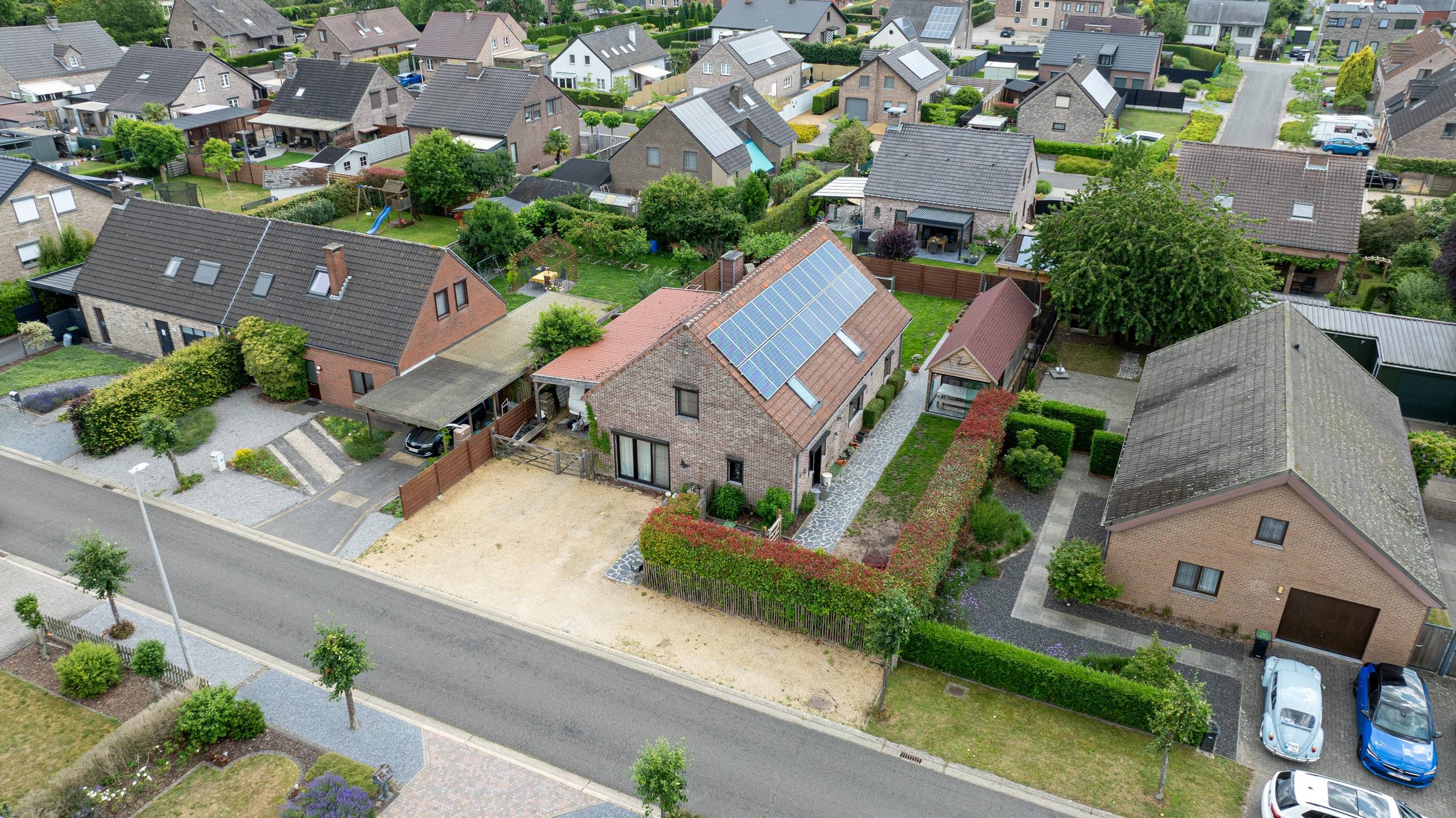 Ideaal en rustig  gelegen gezinswoning op 681m2 te Diepenbeek. - foto 1