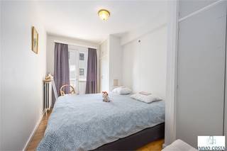 Ruim appartement met frontaal zeezicht in klein gebouw met één appartement per verdieping. Het appartement is zeer goed gelegen op de Zeedijk...