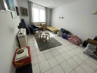 Studio te huur kort bij het stadscentrum en station. De studio ligt aan de voorzijde op het gelijkvloers in een kleinschalig gebouw van 5...