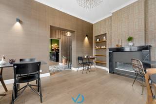 In het hart van Nieuwkerke ontdek je deze uitzonderlijke voormalige directeurswoning uit 1923 – een uniek pand waar karakter, authenticiteit...