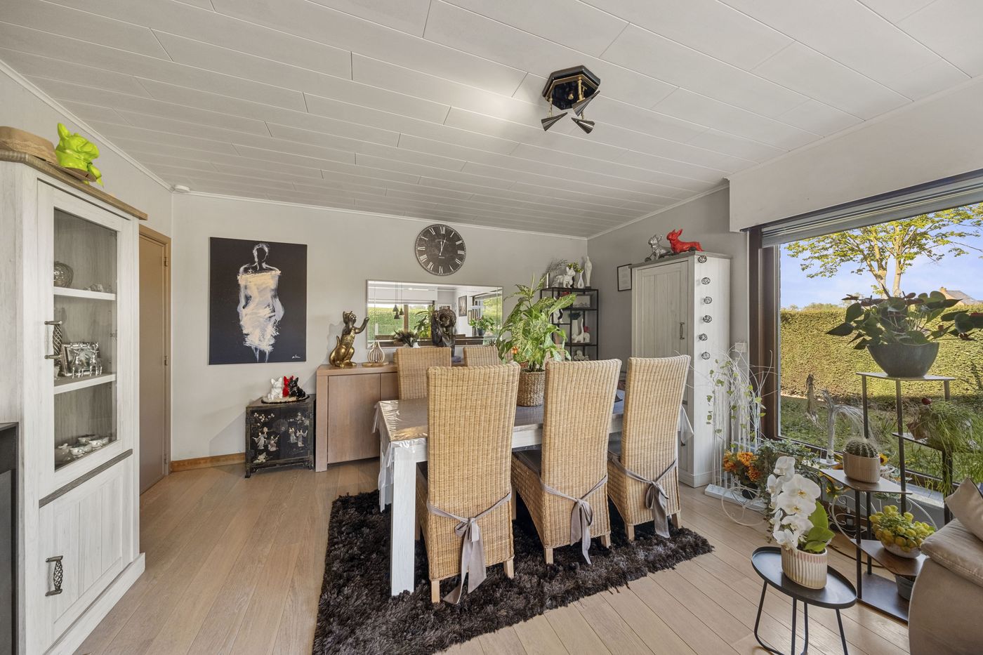 INSTAPKLARE WONING MET 3 SLAAPKAMERS, MOOIE TUIN EN RUIME GARAGE - foto 5