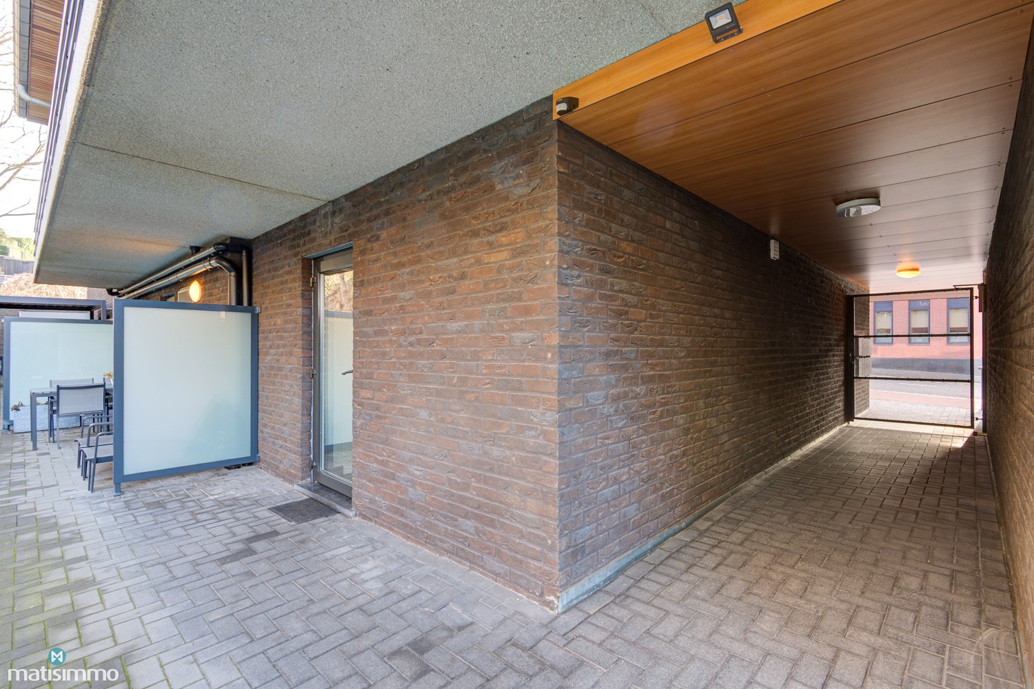 DUPLEXAPPARTEMENT MET 3 SLAAPKAMERS, TERRAS EN ONDERGRONDSE AUTOSTAANPLAATS NABIJ HET CENTRUM VAN BILZEN - foto 4