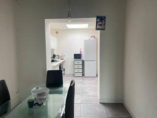 Investeringsvastgoed of starterswoning gelegen te Waregem. <br />De woning werd volledig gestript en gerenoveerd. <br />Op heden verhuurd voor 730€/maand. Vrij bij akte. <br /><br />Alle info ter verkijgen op het nummer 0492 10 55 16 of via simon@karolienlafaut.be