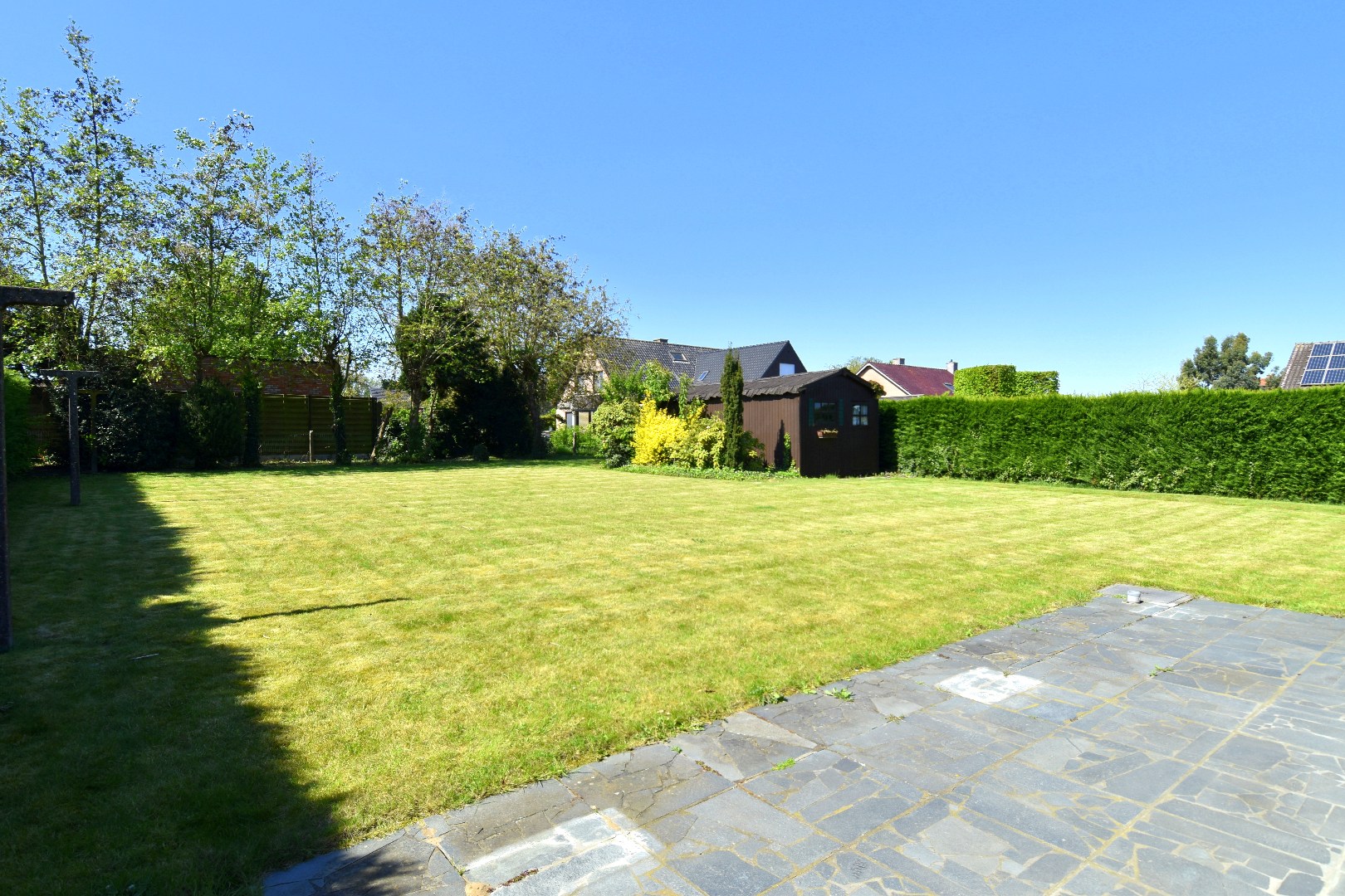Ruime alleenstaande woning met 2 slaapkamers (mogelijkheid tot meer!), garage en zonnige tuin te koop in Gullegem - foto 3