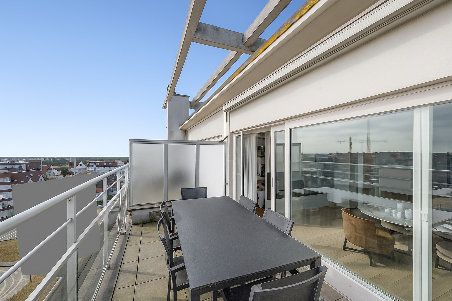 Appartement met magnifiek zeezicht op een 10de verdiepping gelegen in Duinbergen. - foto 4