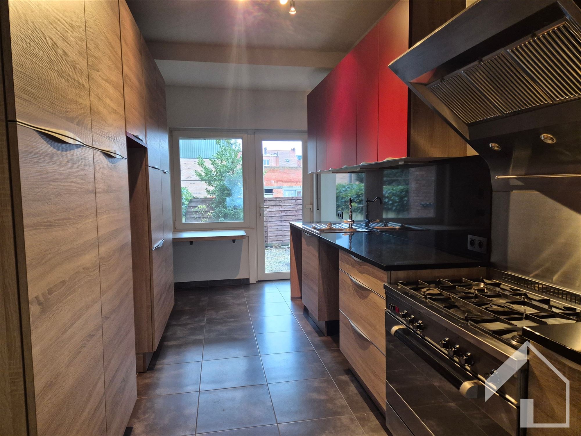 Gelijkvloersappartement op toplocatie met 1 slaapkamer en binnenkoer - foto 4