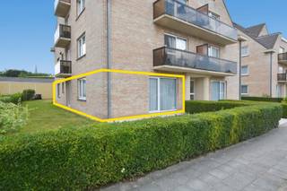Gelijkvloers appartement te huur in centrum Oudenburg. Dit instapklaar appartement heeft een zonnige tuin, woonkamer met heel veel lichtinval en open keuken (ingericht met toestellen), 2 slaapkamers, badkamer met ligbad en berging. Rustig gelegen. Beschikbaar vanaf 01/09/2026. Geen huisdieren volgens algemeens reglement van de basisakte. Maandelijkse huurprijs:€ 825/ maand + 50 euro syndickosten/maand + € 25 provisie water+ garage inbegrepen.<br />EPC 330 kWh/m² (ref:OU29145)