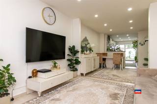 HOBOKEN | INSTAPKLARE WONING MET TWEE SLAAPKAMERS EN TUIN OP EEN TOTALE GRONDOPPERVLAKTE VAN 80m² | EPC B |Indeling als volgt: gelijkvloers: inkomhal...