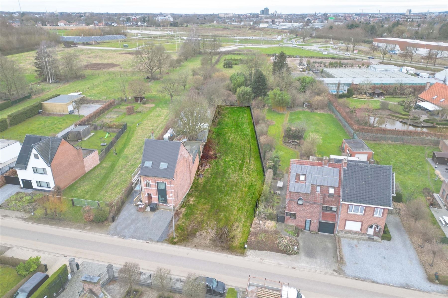 Prachtig en residentieel gelegen perceel van 10a 21ca voor een halfopen bebouwing - foto 2