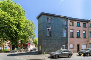 <p><span> </span></p><p><span>Op een opkomende locatie nabij Park Spoor Noord bevindt zich deze interessante opbrengsteigendom (woning) met een totale oppervlakte van circa 120 m². Het hoekpand omvat 3 afzonderlijke wooneenheden van elk ongeveer 37 m² en genereert momenteel een maandelijkse huuropbrengst van €1.370, die nog geïndexeerd kan worden.</span></p><p><span>Elke unit beschikt over aparte meters voor gas, water en elektriciteit, wat zorgt voor een vlot beheer. Het hoekpand werd grotendeels</span><span> </span><span>gerenoveerd doorheen de jaren. Daarbij werd onder meer het dak en de elektriciteit vernieuwd, en werden PVC ramen met dubbele beglazing geplaatst.</span></p><p><span>Dankzij de gunstige ligging, de huidige huuropbrengsten en het verdere potentieel vormt dit pand een interessante opportuniteit voor investeerders.</span></p><p><span>Ben je op zoek naar een opbrengsteigendom met veel mogelijkheden Mis deze kans niet! Bruikbare vloeropp. 120 m² – ref.: netto vloeropp. Voor meer info of een gratis schatting surf naar </span><span><span>www.hansimmo.be</span></span><span>.</span></p><p><span> </span></p>