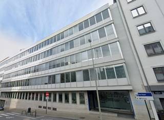 Prachtig kantoorgebouw, ideaal en strategisch gelegen in het hart van Kruidtuin wijk, tussen de Pachecoboulevard en de Rogierstraat.
Talrijke voorzieningen in de directe omgeving (winkels, restaurants, bars, fitness, parkeergelegenheid...).
Goed bereikbaar met het openbaar vervoer.
Exclusief kosten en belastingen.
Parkeerplaats binnen: 2.000 €/plaats/jaar.
Archief: 80 €/m²/jaar.