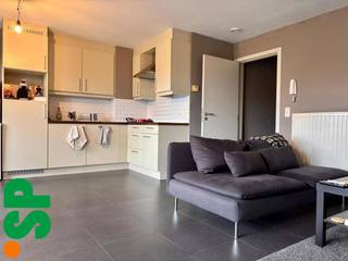 Ruim appartement op de 2de verdieping gelegen in Geel met 2 slaapkamers en een terras.Het appartement heeft de volgende indeling: Inkomhal die...