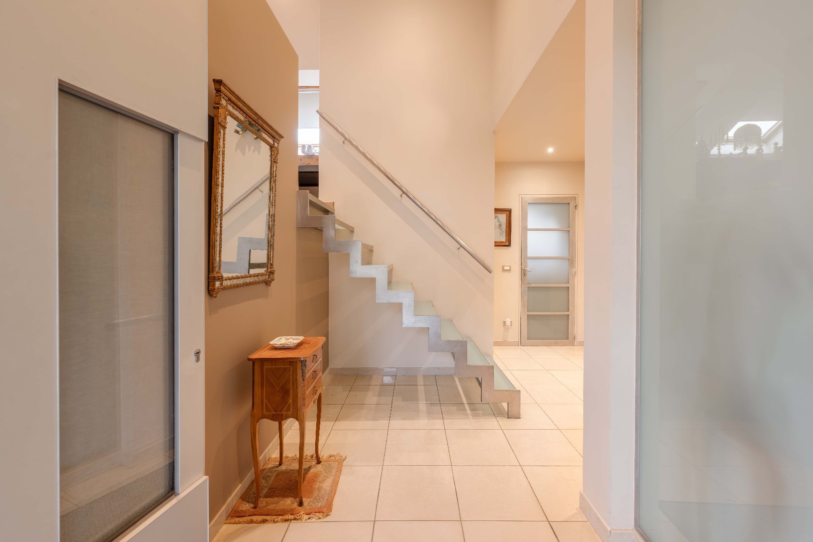 RUIME VILLA MET AGRARISCH ZICHT ÉN RUIMTE VOOR PRAKTIJK/BIJBEROEP! - foto 3