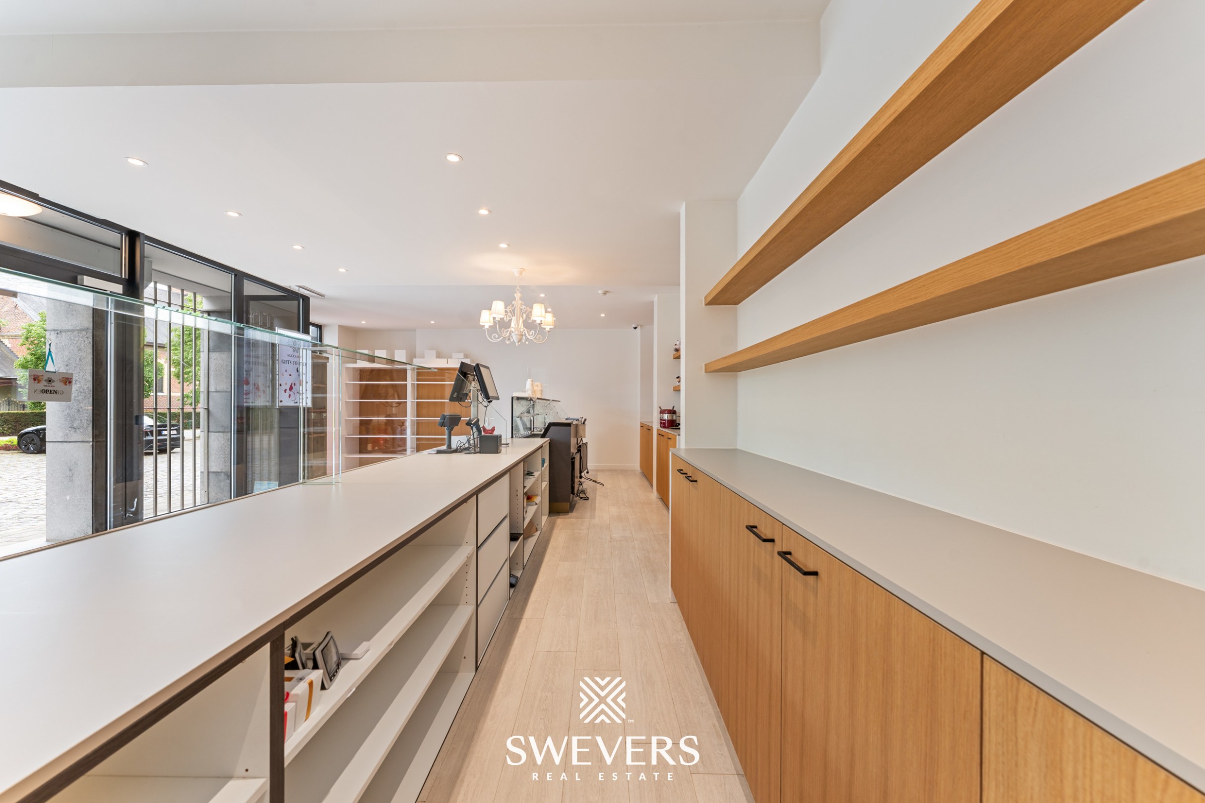 Magnifieke instapklare woning met diverse commerciële mogelijkheden en zwembad - foto 5