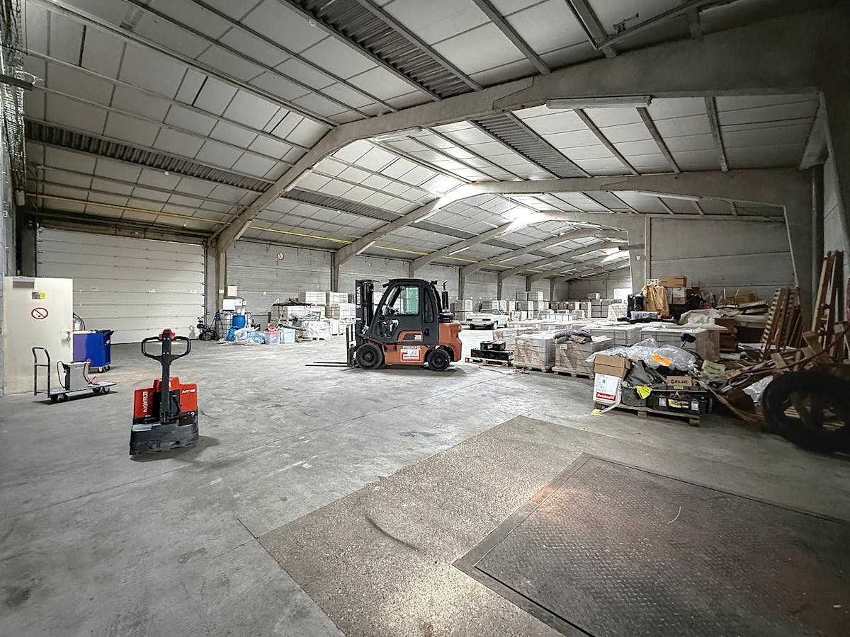 Entrepôt (900 m²) avec bureau et quai de chargement à louer à Evergem - photo 3