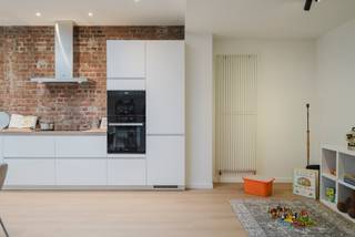 Volledig gerenoveerde woning (2025), uiterst energiezuinig en instapklaar. Je hoeft niets meer te doen: geen schilderwerken, nauwelijks nog...