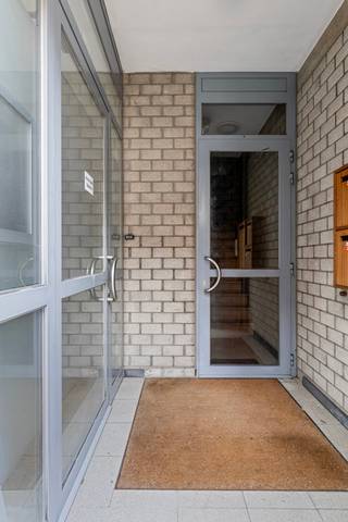 Cet immeuble de rendement de 1991 est situé dans le centre commercial de Hoegaarden. Composé d'un bureau au rez-de-chaussée (anciennement un bureau...