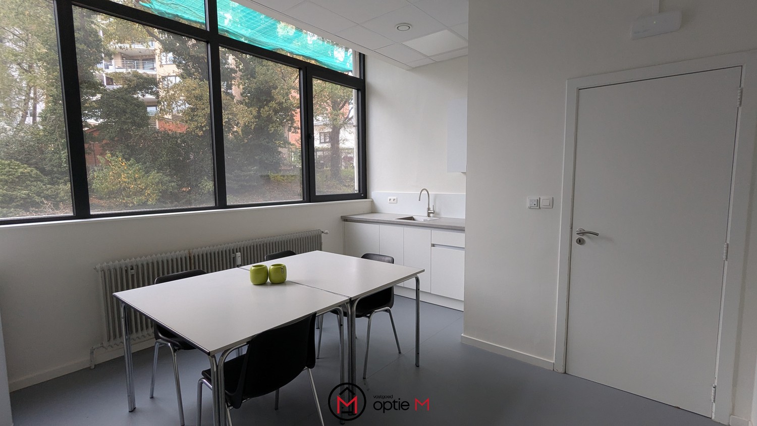 Instapklaar kantoor te koop in Genk – centrale ligging met parkeergelegenheid - foto 4