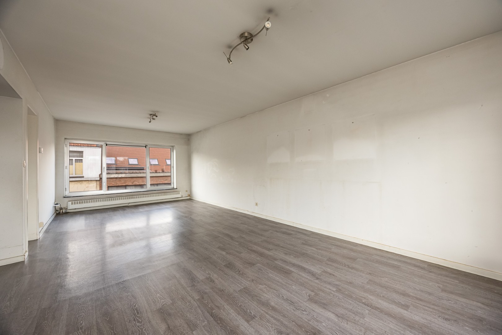 Te renoveren appt. met ruim terras te Antwerpen! - foto 4