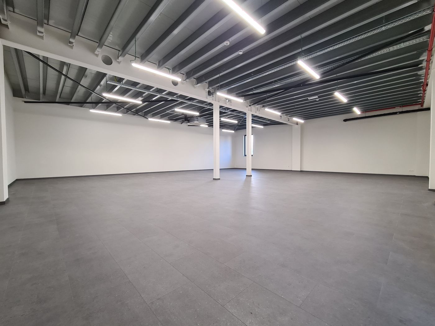 800 m² nieuwbouw kantoren/polyvalente ruimte vlakbij de R0 - foto 2