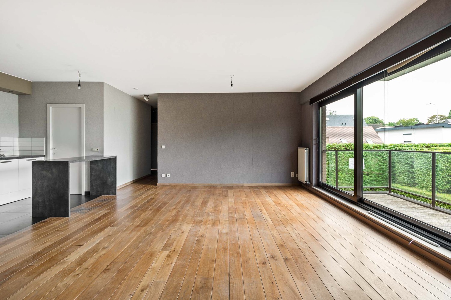 Ruim appartement met zonnig terras en garagebox op toplocatie in Wijnegem! - foto 4