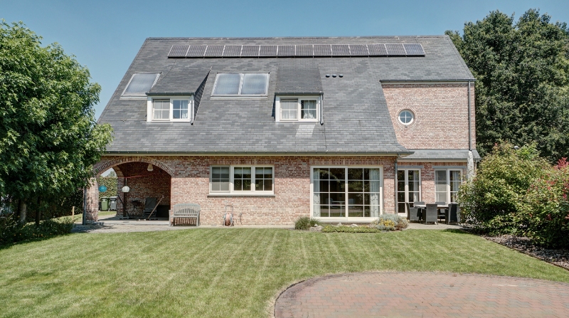 Ruime villa van 435m² in pastorale stijl op 9 are 64 ca - foto 2