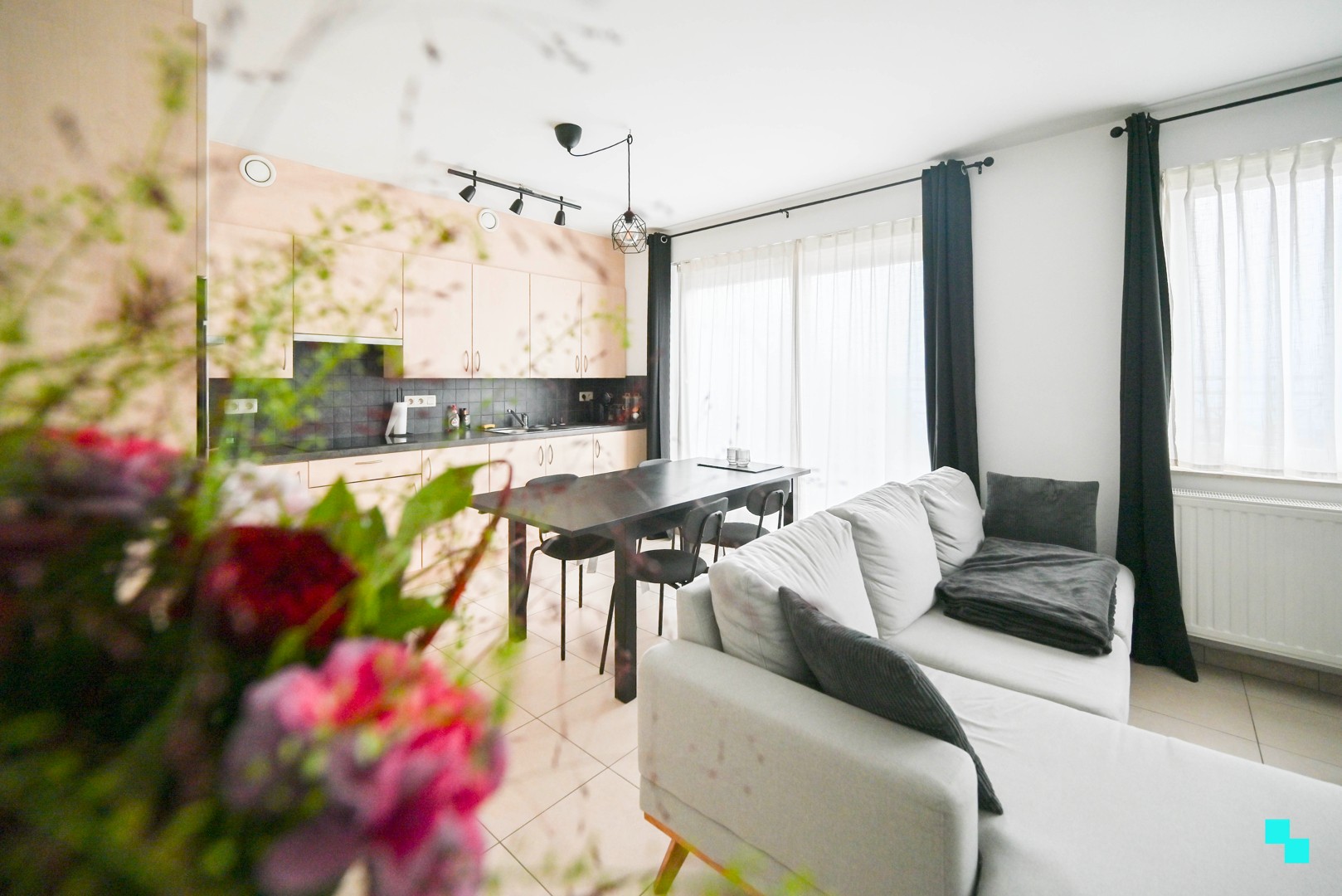 Appartement met ruim terras nabij centrum Oostrozebeke - foto 1