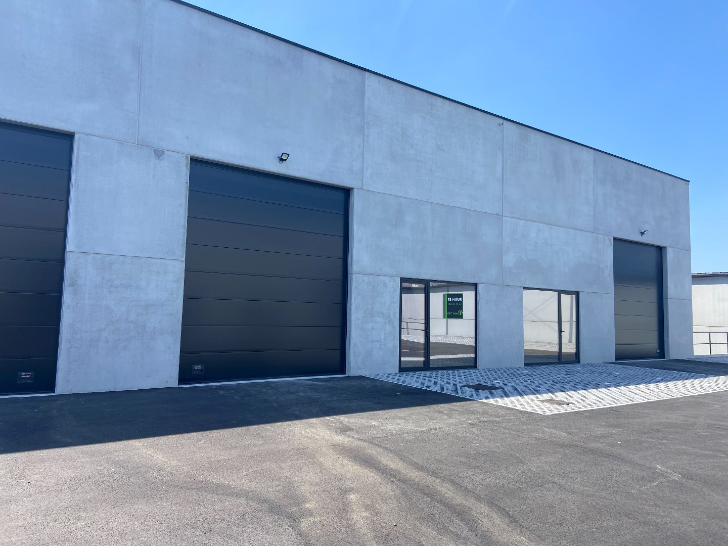 Te huur – KMO-unit / Magazijn in Sint-Eloois-Vijve - foto 1