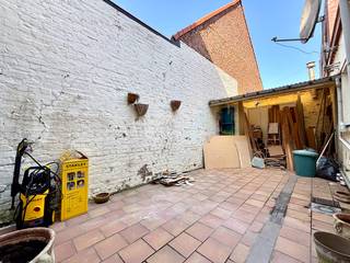 Ruime stadswoning met 3 tot 5 slaapkamers en koerBekijk zeker ook eens de vastgoedvideo via https://bit.ly/459aQfhEr is mogelijkheid om een garage te...