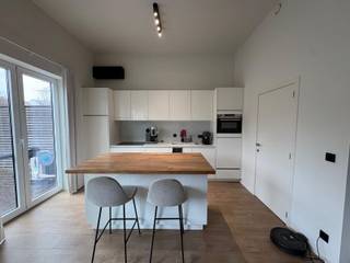 Dit stijlvolle 1-slaapkamerappartement is gelegen aan de Spuikom in Bredene, in een aangename en groene omgeving.Het appartement beschikt over een...