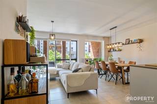 Découvrez ce bel appartement clé en main au cœur de Harelbeke, idéal pour tous ceux qui souhaitent combiner la vie urbaine avec le confort et...