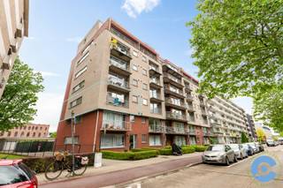 Dit instapklare drie slaapkamer appartement (120m2) is centraal gelegen op de Dascottelei te Deurne, in de onmiddellijke omgeving van...