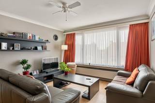 Dit uitstekend gelegen appartement in goede staat bevindt zich op een rustige locatie.<br /><br />Het appartement heeft twee slaapkamers, een woonkamer, een ingerichte keuken en een badkamer met een ligbad.<br />Er is een terras en een privatieve kelderberging aanwezig.<br /><br />Het ligt in een rustige woonwijk en heeft een vlotte verbinding met de autostrades alsook met het openbaar vervoer.<br />Er is op minder dan 5km een treinstation, op minder dan 1km een tramhalte en op minder dan 250m een bushalte aanwezig.<br /><br />Bekijk zeker de plannen en het virtueel grondplan op onze website voor een volledig overzicht.<br /><br />Mis het niet! Neem vandaag nog contact met Jeffrey op volgend nummer: 03 369 23 55<br /> 