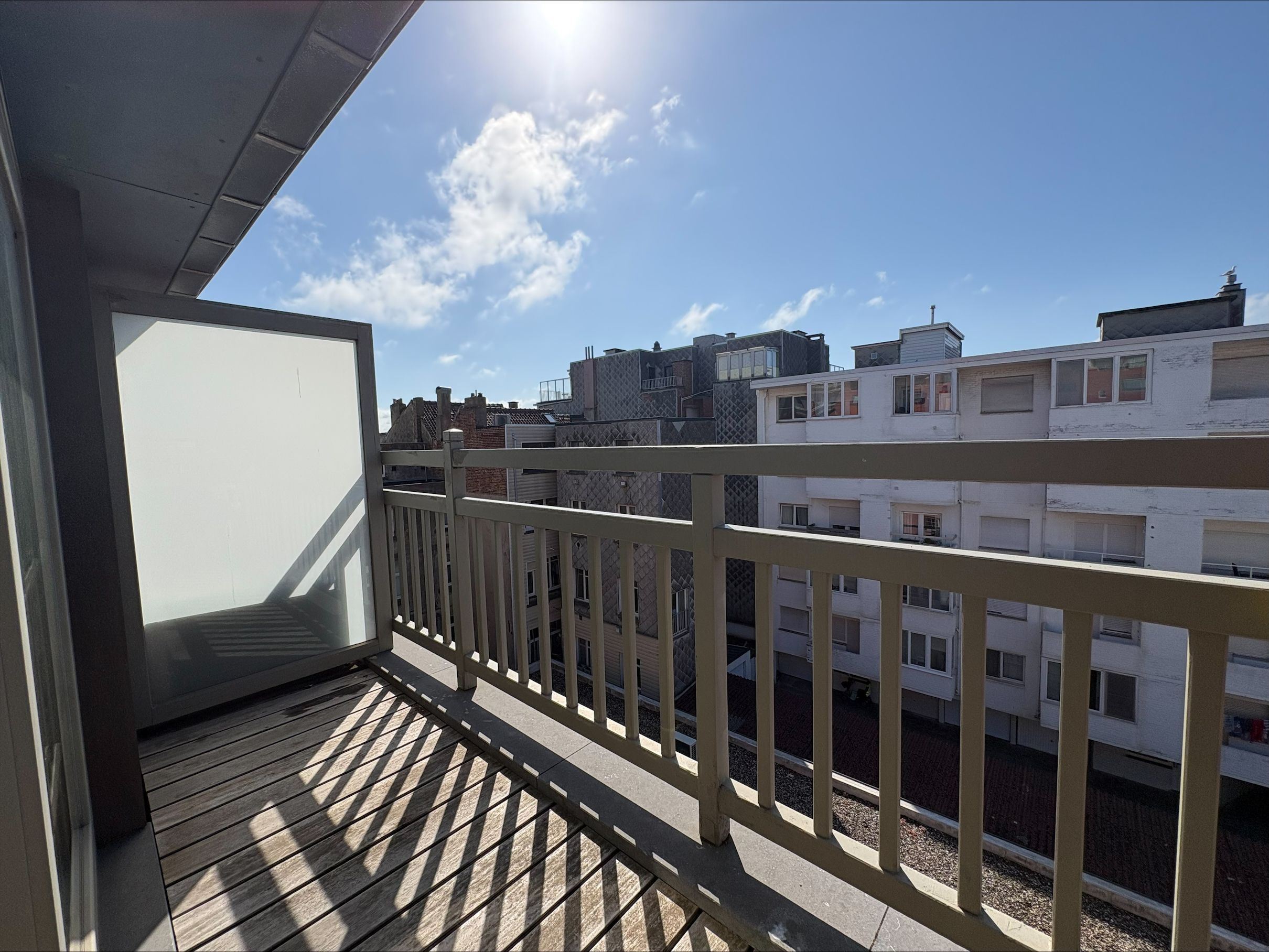 Knus duplex appartement te huur in de winkelstraat van Westende! - foto 1