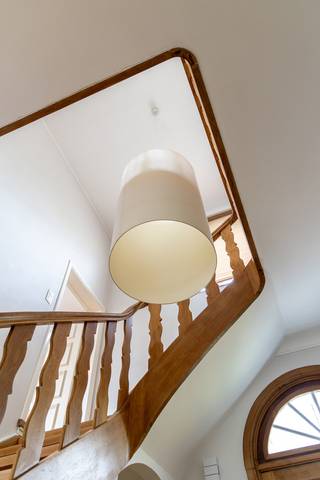 Wonen in de gegeerde Vriesdonk-wijk in Brasschaat? Deze karaktervolle villa ligt op een absolute toplocatie: rustig en groen, met het park...