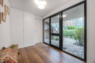 In de residentiële villawijk Hof ter Linden, tussen ’s-Gravenwezel en Schilde, ligt deze karaktervolle woning in een groene en rustige...