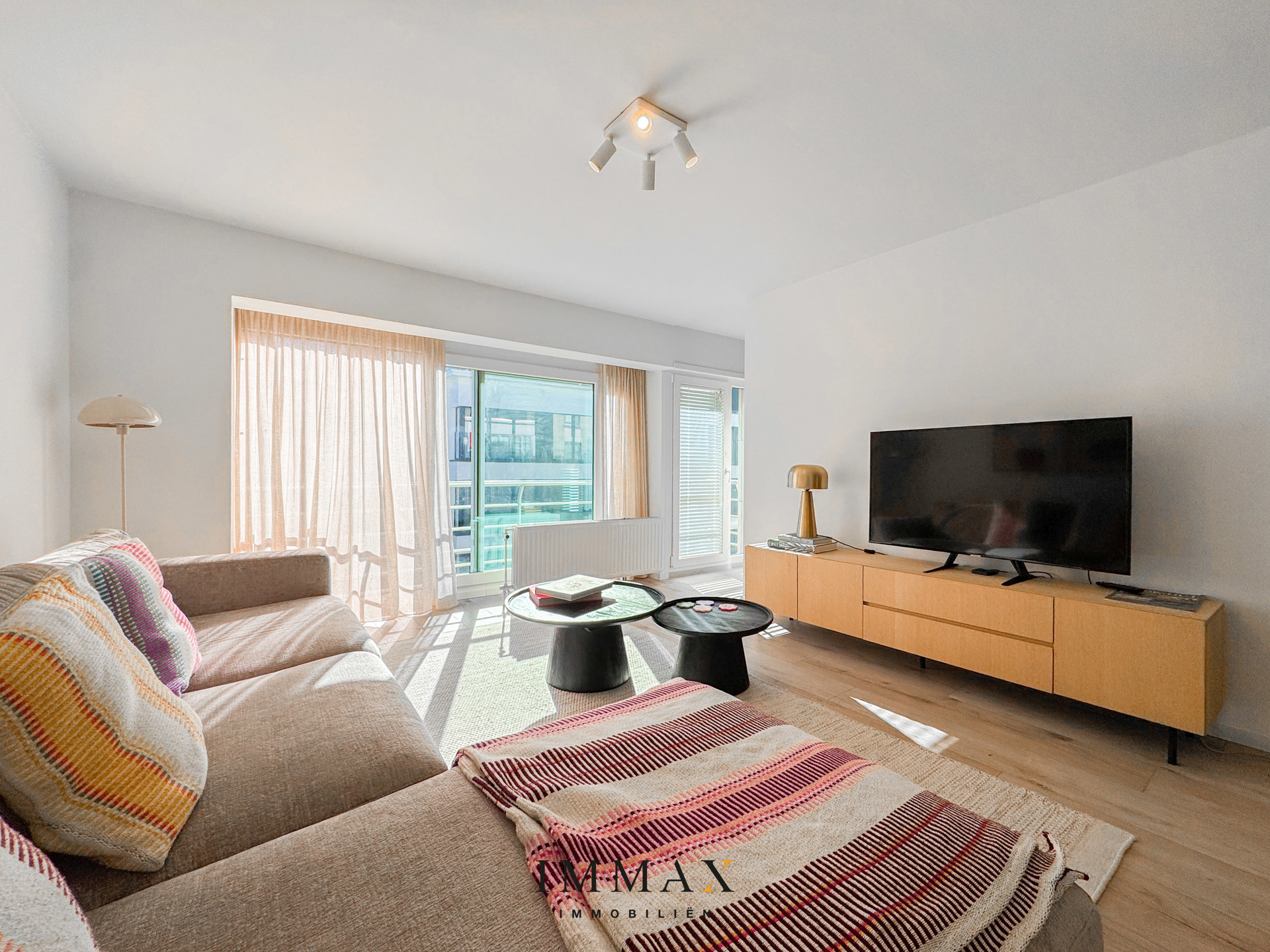 Ruim en vernieuwd 2-SLK appartement gelegen nabij de Lippenslaan en het strand - foto 1