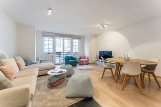 Smaakvol ingericht, energiezuinig appartement in kleinschalig gebouw nabij de Lippenslaan met 2 slaapkamers en aangenaam terras. Ideaal voor wie...