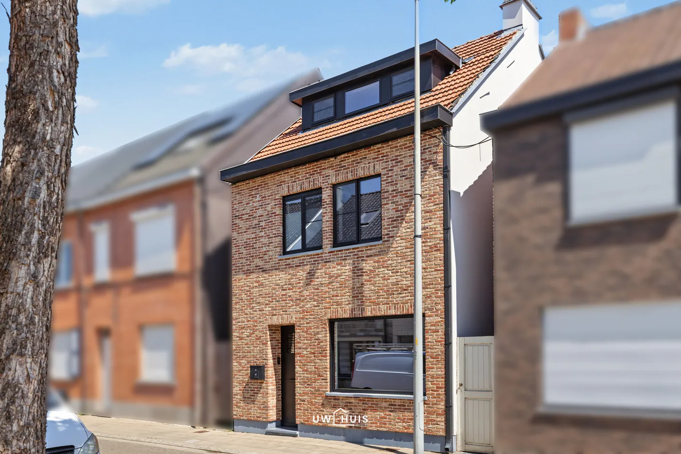 Instapklare gezinswoning met 3 slaapkamers, garage en tuin in hartje Zele - foto 1