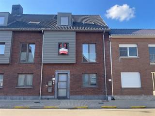 <p><span><span>This recent duplex apartment (built in 2016) with a spacious 20 m² terrace is located in a small-scale, well-maintained residence in a quiet residential neighbourhood close to the centre of Herent. This energy-efficient and move-in-ready apartment offers a generous living area of no less than 137 m². The entrance hall, featuring a separate guest toilet, leads into the spacious living room with a fully fitted open-plan kitchen, together offering 54 m² of living space and direct access to the pleasant 20 m² terrace overlooking the peaceful inner gardens. A fixed staircase leads to the upper floor, comprising three full-sized bedrooms, a technical room and a bathroom fitted with a walk-in shower, a double washbasin vanity unit and a second toilet. The location is a major asset thanks to its excellent connections to Leuven and Brussels, the nearby E314 motorway and N26, as well as shops, schools, public transport and Herent railway station. The common charges amount to a monthly provision of €150. Water, gas and electricity are individually metered and billed separately. A spacious underground cellar and a private garage box are included in the monthly rent of €1.350. For more information or to arrange a viewing, please feel free to contact us at </span></span><span>frederik@immo-time.be</span><span><span>.</span></span></p>