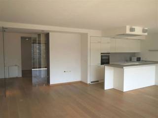 AUDERGHEM - Val Duchesse, vlakbij winkels, openbaar vervoer en scholen. Mooi appartement met 3 slaapkamers van ± 140 m² met terras.Op de 3e...