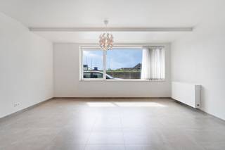 Dit recente gelijkvloerse appartement in Bredene combineert ruimte, comfort en energiezuinig wonen op een toplocatie vlak bij de Spuikom. Gebouwd...