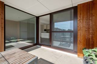 Zéér mooi en lichtrijk appartement op de tweede verdieping in een recent kwaliteitsvol appartementsgebouw genaamd 'Rhino'.Dit gebouw werd opgetrokken...