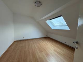 TE HUUR - Bureel - contract GEMEEN RECHT (geen hoofdverblijfplaats) - gelegen op de eerste verdieping en bestaande uit 3 aparte kamers, een...